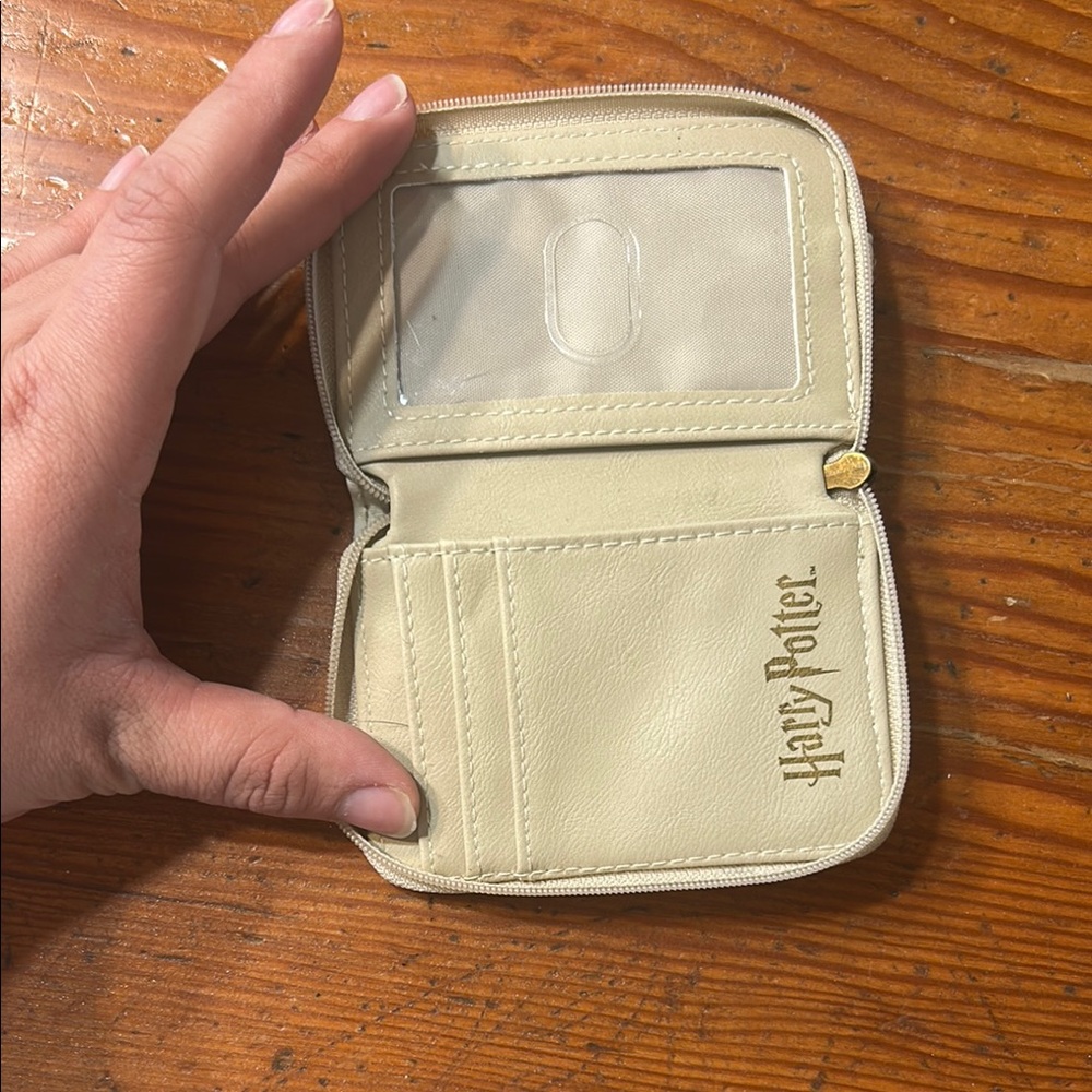 Cream Wallet - Picture 2 of 4